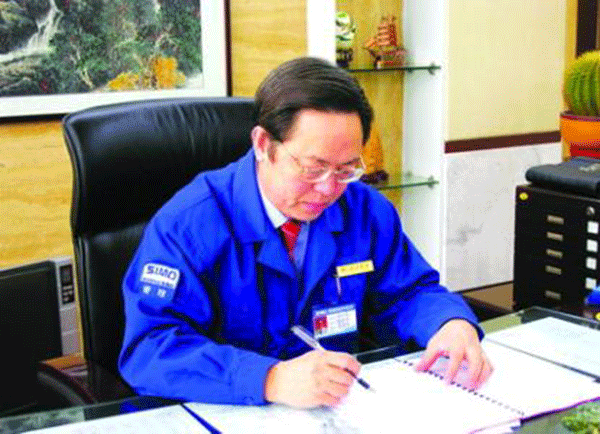 西瑪集團(tuán)董事長楊允成被評(píng)選為“感動(dòng)西安——2005年度推動(dòng)西安經(jīng)濟(jì)發(fā)展的十大新聞人物”之一。