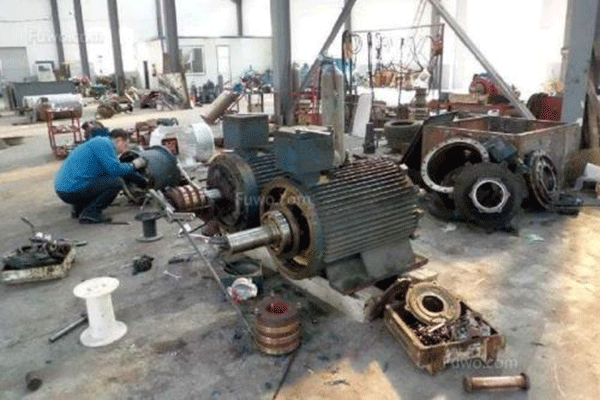 西安西瑪電機(jī)驅(qū)動(dòng)軸修理中軸向間隙的測(cè)量。