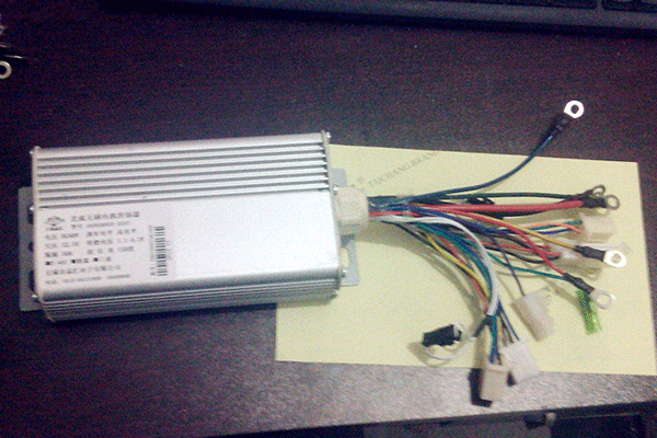 Z2直流電機(jī)控制器的安裝過程分享。