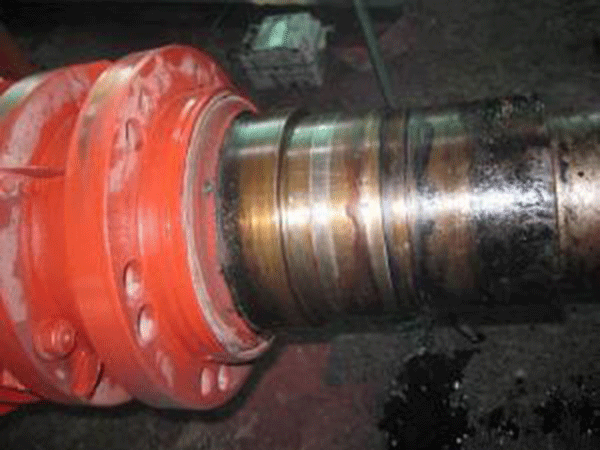 如何檢查高壓電動機(jī)的通風(fēng)和軸承的潤滑是否正常？